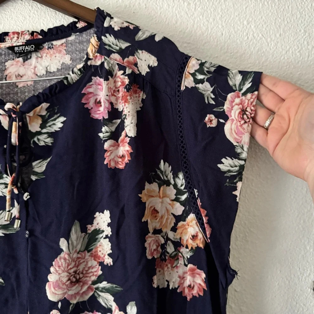 Buffalo Flutter Sleeve Floral Split Neck Top Navy Blossoms XXL Womens Spring - Picture 5 of 16
